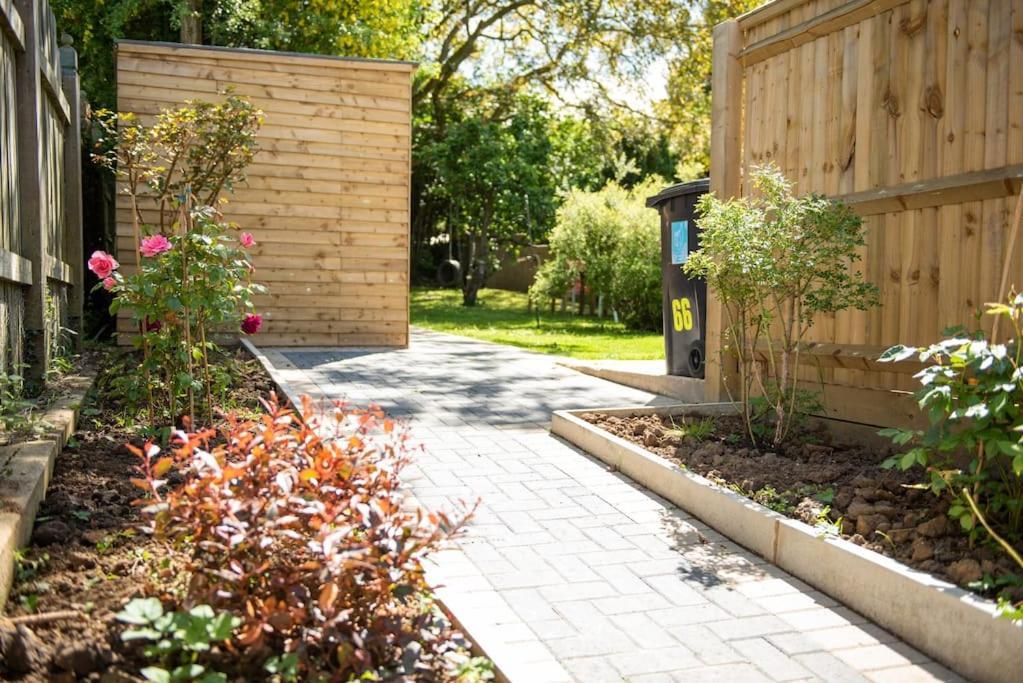 Walnut Flats-F2, 3-Bedroom With Garden & Patio - Ac, Parking, Netflix, Wifi - Close To Oxford, Bicester & Blenheim Palace Exteriör bild