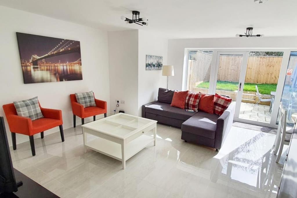 Walnut Flats-F2, 3-Bedroom With Garden & Patio - Ac, Parking, Netflix, Wifi - Close To Oxford, Bicester & Blenheim Palace Exteriör bild