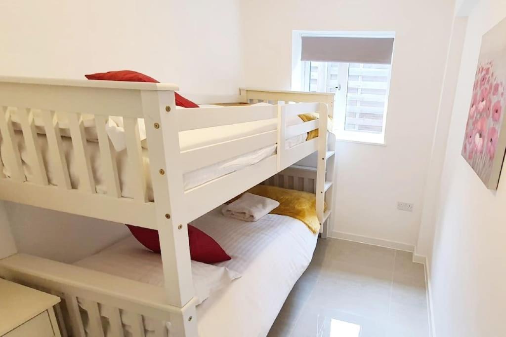 Walnut Flats-F2, 3-Bedroom With Garden & Patio - Ac, Parking, Netflix, Wifi - Close To Oxford, Bicester & Blenheim Palace Exteriör bild