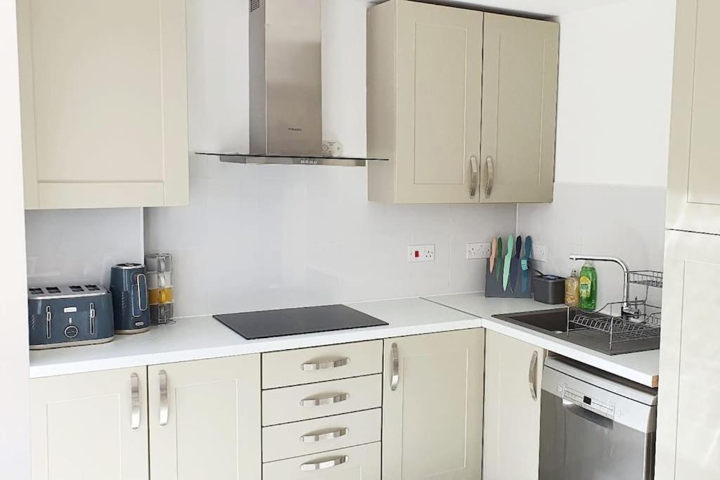 Walnut Flats-F2, 3-Bedroom With Garden & Patio - Ac, Parking, Netflix, Wifi - Close To Oxford, Bicester & Blenheim Palace Exteriör bild