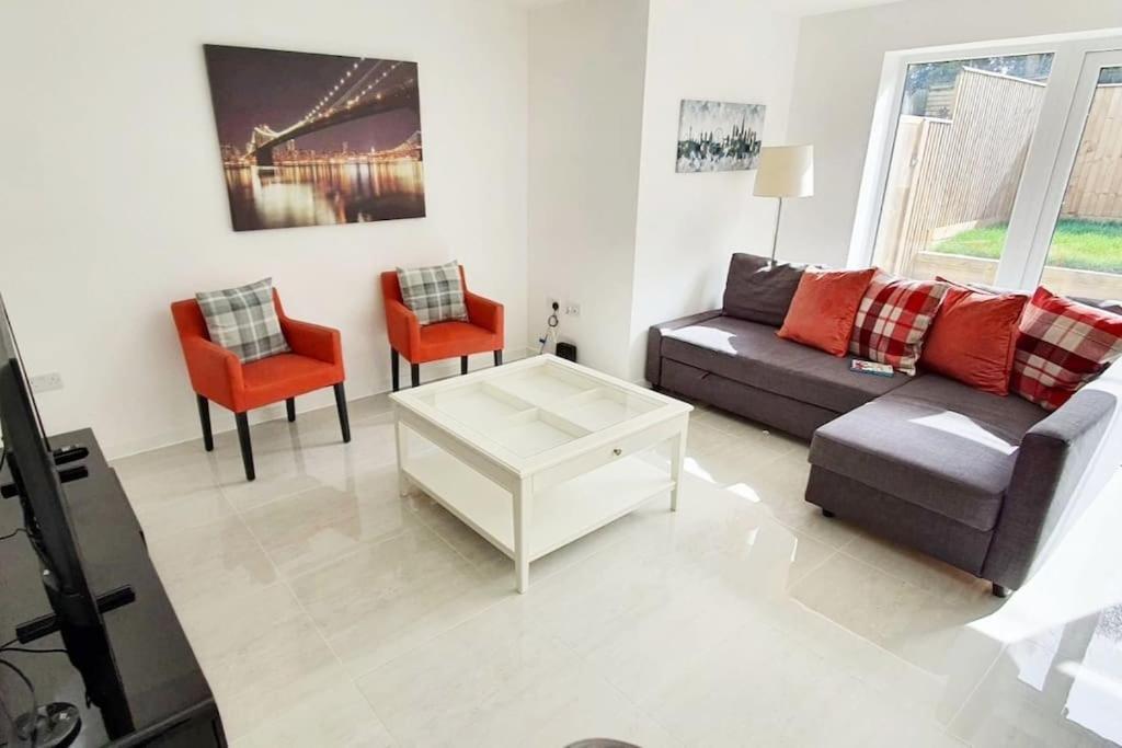 Walnut Flats-F2, 3-Bedroom With Garden & Patio - Ac, Parking, Netflix, Wifi - Close To Oxford, Bicester & Blenheim Palace Exteriör bild